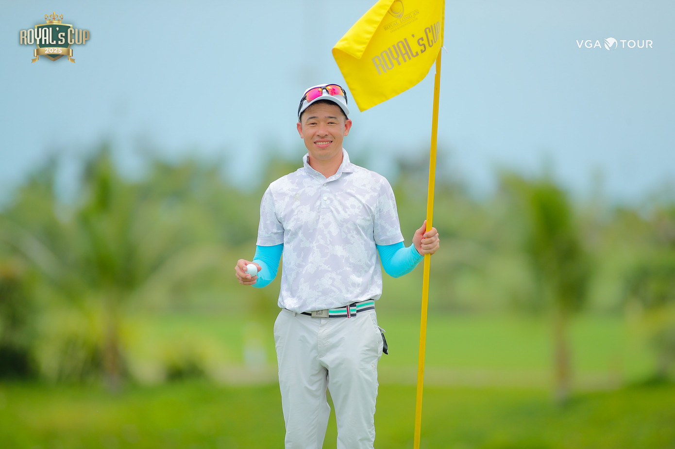 Nguyễn Gia Quân ghi HIO tại hố 7C trên sân Royal Long An Golf & Country Club. Nguyễn Gia Quân ghi HIO tại hố 7C trên sân Royal Long An Golf & Country Club.