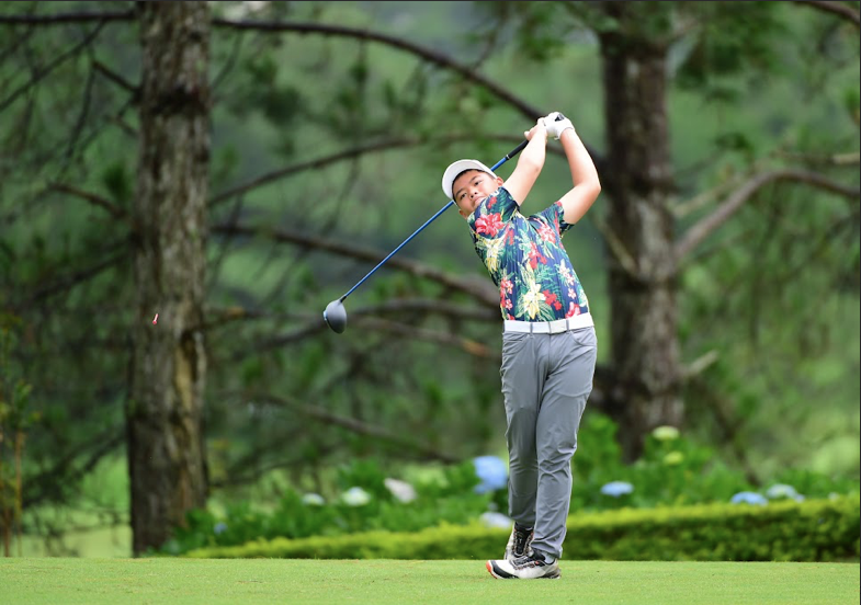 Nguyễn Trọng Hoàng dẫn đầu cuộc đua giành vé dự SEA Games ở nội dung nam.