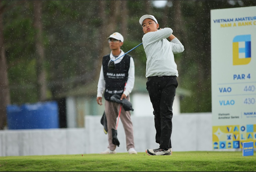 Nguyễn Trọng Hoàng giữ vững ngôi đầu sau 2 ngày thi đấu. Nguyễn Trọng Hoàng giữ vững ngôi đầu sau 2 ngày thi đấu.