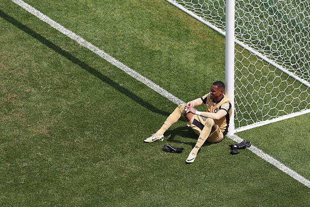 Thủ môn John không giấu được vẻ thất vọng sau trận đấu. Anh xứng đáng với danh hiệu Cầu thủ hay nhất trận nếu như Botafogo không gục ngã trước Palmeiras. Thủ môn John không giấu được vẻ thất vọng sau trận đấu. Anh xứng đáng với danh hiệu Cầu thủ hay nhất trận nếu như Botafogo không gục ngã trước Palmeiras.