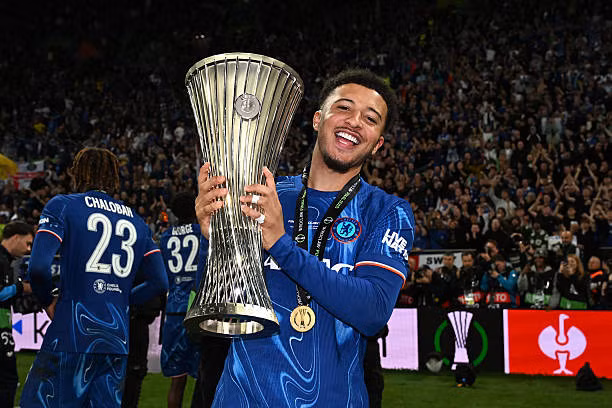 Sancho vô địch Conference League 2024/25 cùng Chelsea.