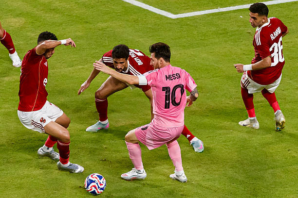 Messi là điểm sáng hiếm hoi của giải đấu. Messi là điểm sáng hiếm hoi của giải đấu.