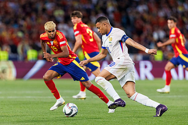 Yamal làm lu mờ toàn bộ dàn sao của tuyển Pháp. Yamal làm lu mờ toàn bộ dàn sao của tuyển Pháp.