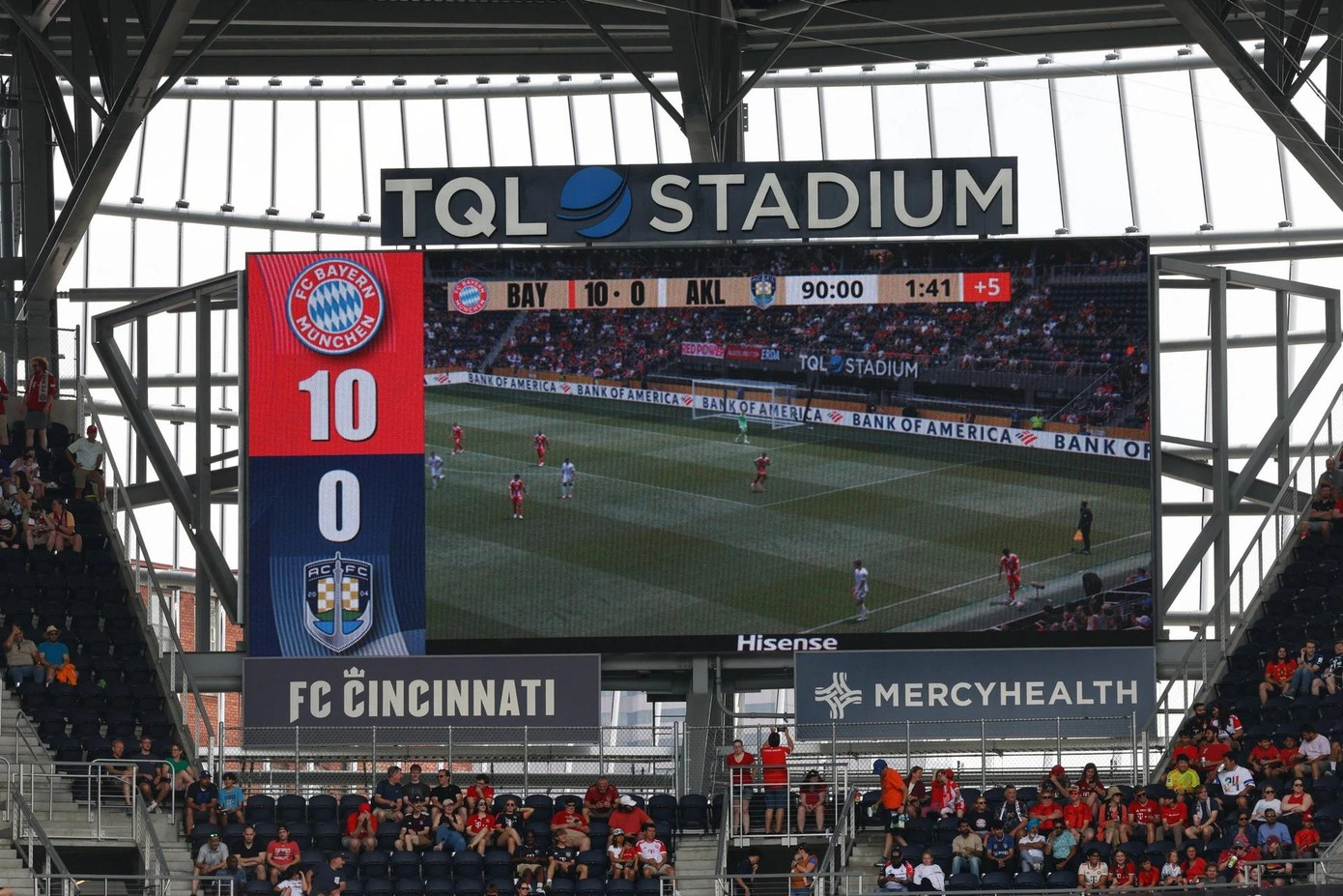 Bayern Munich vùi dập Auckland City tới 10-0. Bayern Munich vùi dập Auckland City tới 10-0.