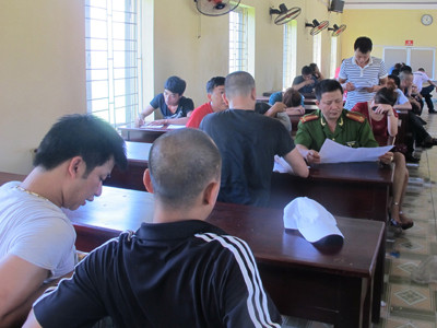 Các dân chơi bị tạm giữ