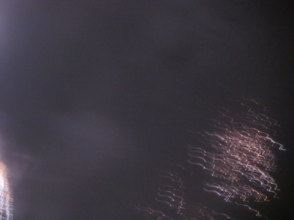 Và có lúc tĩnh lặng, mênh mang như hồ nước đầy.