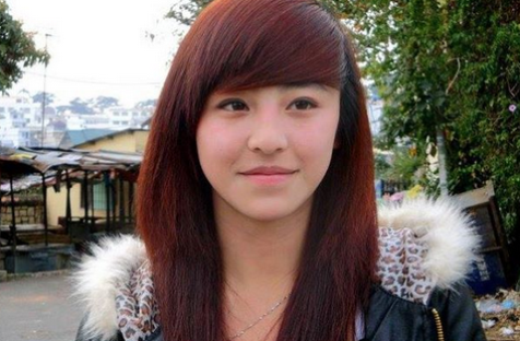  Ảnh trong clip và một bức được cộng đồng chia sẻ lên một trang mạng mang tên của Chi 