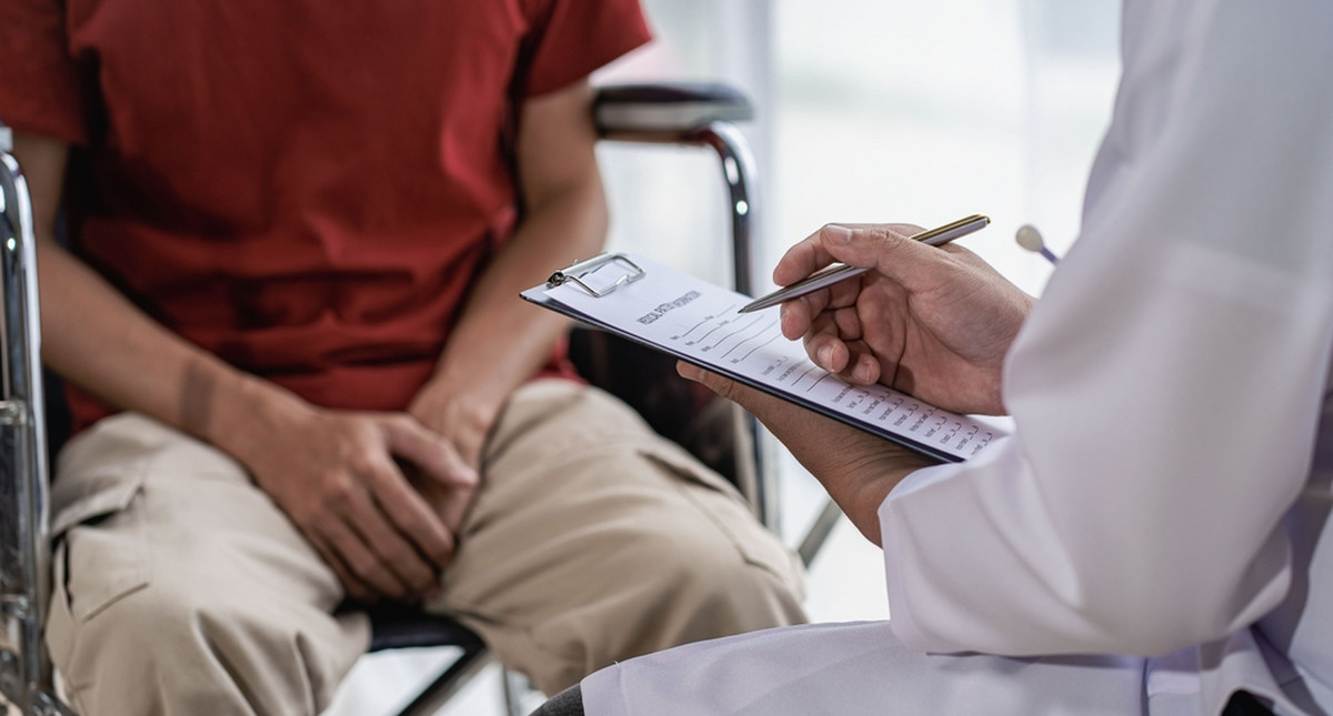 Bệnh tuyến tiền liệt hành xác khoảng 25% mày râu từ tuổi 55 và quãng 70% tuổi trên 70.