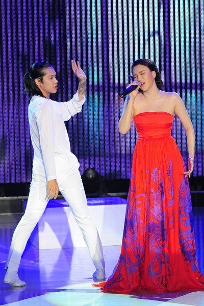  “Trước đây, tôi thường trình bày những ca khúc ballad nhẹ nhàng và rất ít khi sử dụng vũ đạo. Vì thế, khi xem các thí sinh nhảy trên sân khấu, tôi rất nể bởi các bạn có kỹ thuật, sự sáng tạo cũng như sức khỏe. Biết đâu nhờ tham gia chương trình tôi có thể học hỏi về kỹ thuật cũng như động tác khó để mang lại sự mới mẻ cho các tiết mục sau này của mình