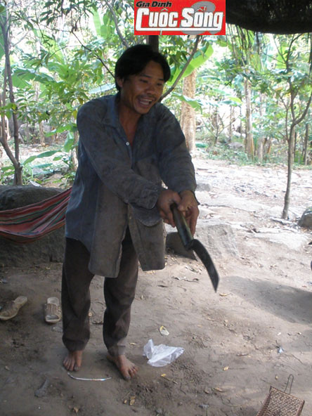 Anh Châu tường trình sự việc ngồi trên con nưa khổng lồ 