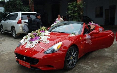 Xe rước dâu là chiếc Ferrari giá hơn 20 tỷ đồng