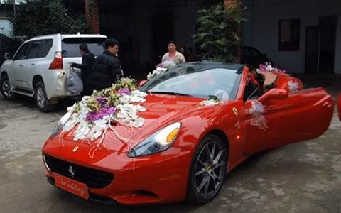 Xe rước dâu là chiếc Ferrari giá hơn 20 tỷ đồng. Xe rước dâu là chiếc Ferrari giá hơn 20 tỷ đồng