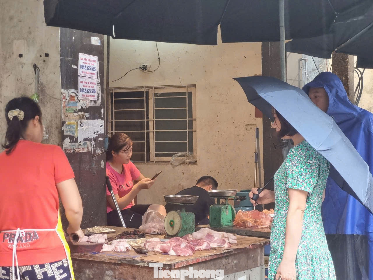 Giá thịt lợn chỉ tăng nhẹ so với ngày thường. Giá thịt lợn chỉ tăng nhẹ so với ngày thường.