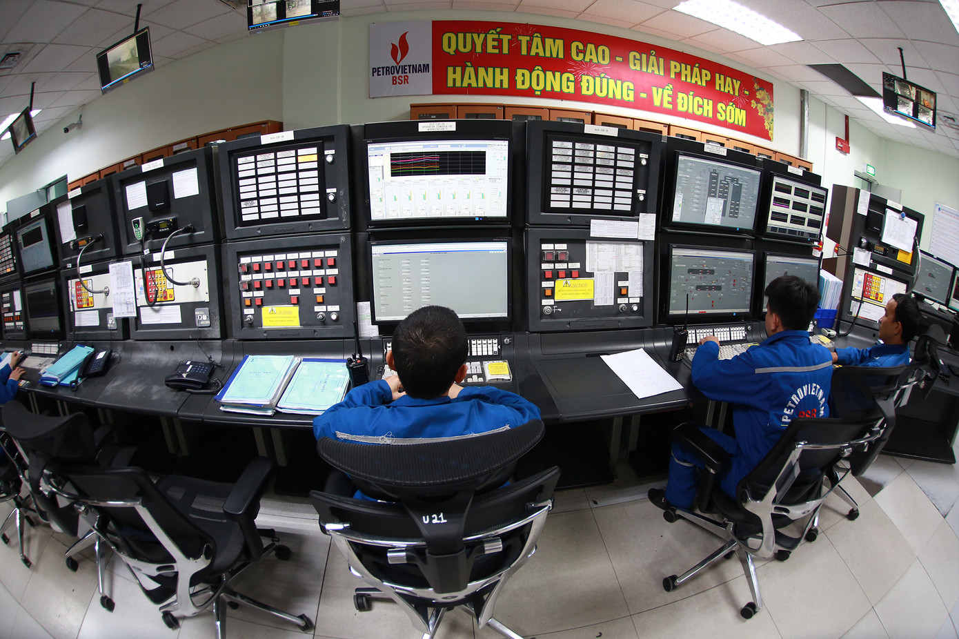 Ngày 21/4/2025, đồng hồ sản lượng của Nhà máy Lọc dầu Dung Quất đã đạt mốc 100 triệu tấn sản phẩm các loại lũy kế từ khi Nhà máy vận hành thương mại vào năm 2009. Ngày 21/4/2025, đồng hồ sản lượng của Nhà máy Lọc dầu Dung Quất đã đạt mốc 100 triệu tấn sản phẩm các loại lũy kế từ khi Nhà máy vận hành thương mại vào năm 2009.