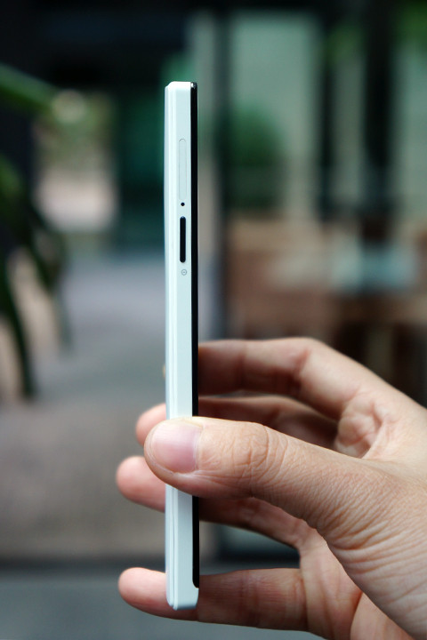 Máy tương đối mỏng và đầm tay