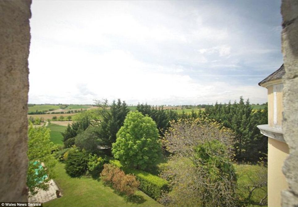 Được xây dựng chủ yếu từ đá đây là một kiến trúc độc đáo