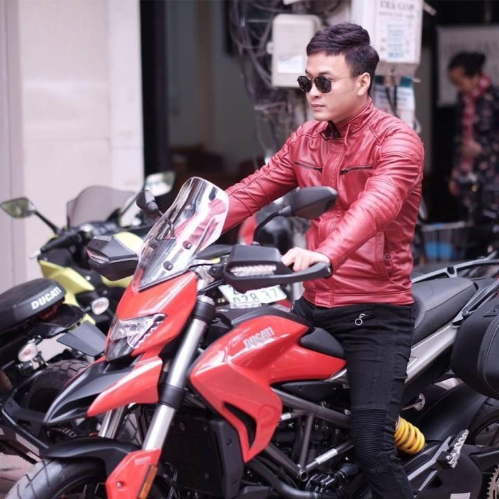 Chiếc Ducati Hyperstrada 939 giá nửa tỷ đồng.