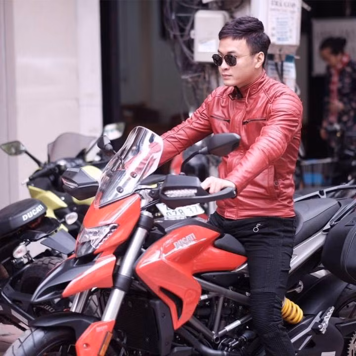 Chiếc Ducati Hyperstrada 939 giá nửa tỷ đồng.