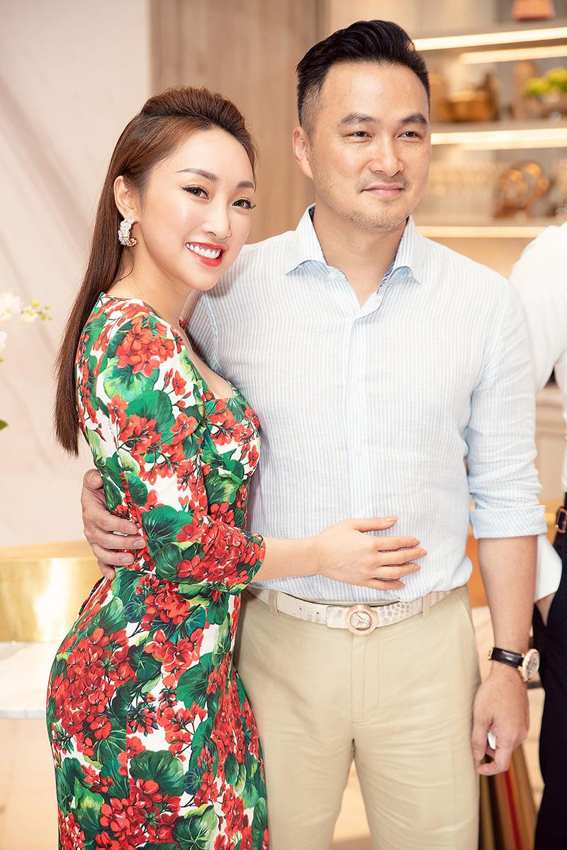 Chi Bảo và Lý Thùy Chang.