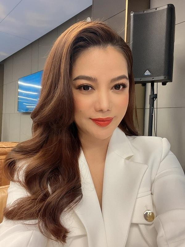 Vẻ ngoài trẻ trung của Trương Ngọc Ánh. Vẻ ngoài trẻ trung của Trương Ngọc Ánh.