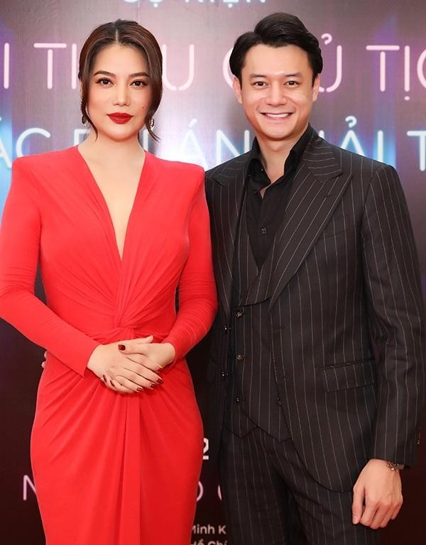 Hai người khá đẹp đôi dù chênh nhau 14 tuổi. Hai người khá đẹp đôi dù chênh nhau 14 tuổi.