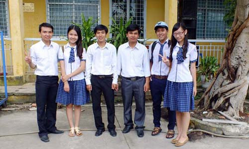 Học sinh đã dành tặng cho thầy giáo đặc biệt này biệt danh "Super Nhân". Học sinh đã dành tặng cho thầy giáo đặc biệt này biệt danh