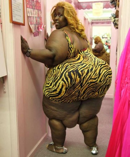 Cô nặng hơn 190kg và 2.1m vòng 3