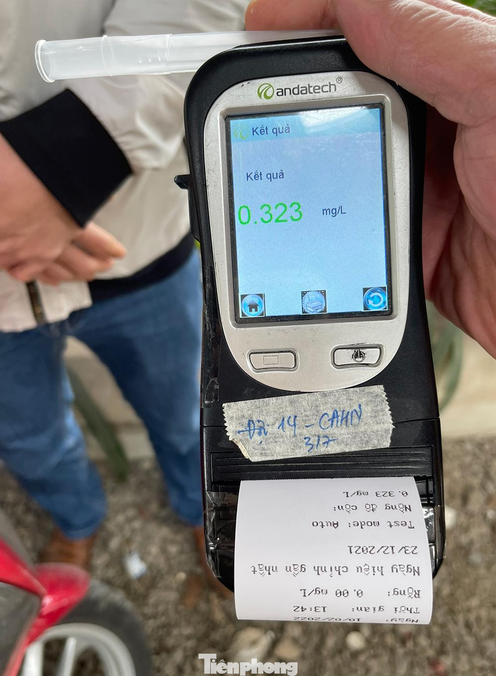 Anh này bị phạt 4,5 triệu đồng, tước bằng lái 17 tháng.