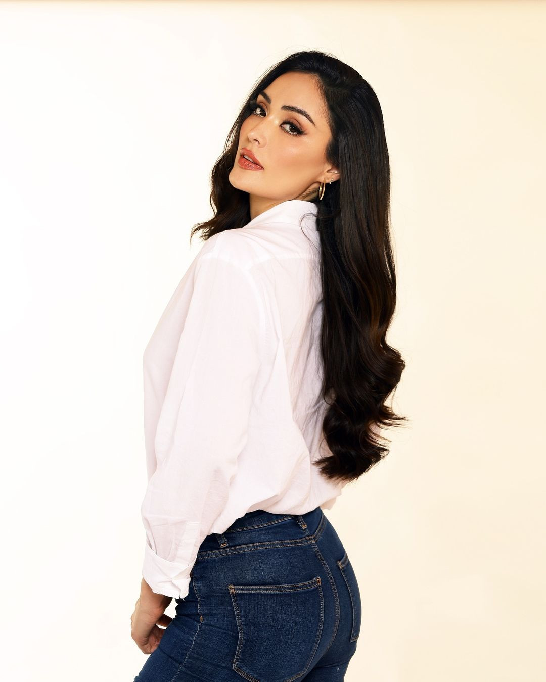 Maryely năm nay 27 tuổi, đến từ Sinaloa, đã đánh bại 30 thí sinh khác để giành được danh hiệu quốc gia. Cô đã tốt nghiệp chuyên ngành nghiên cứu quốc tế.