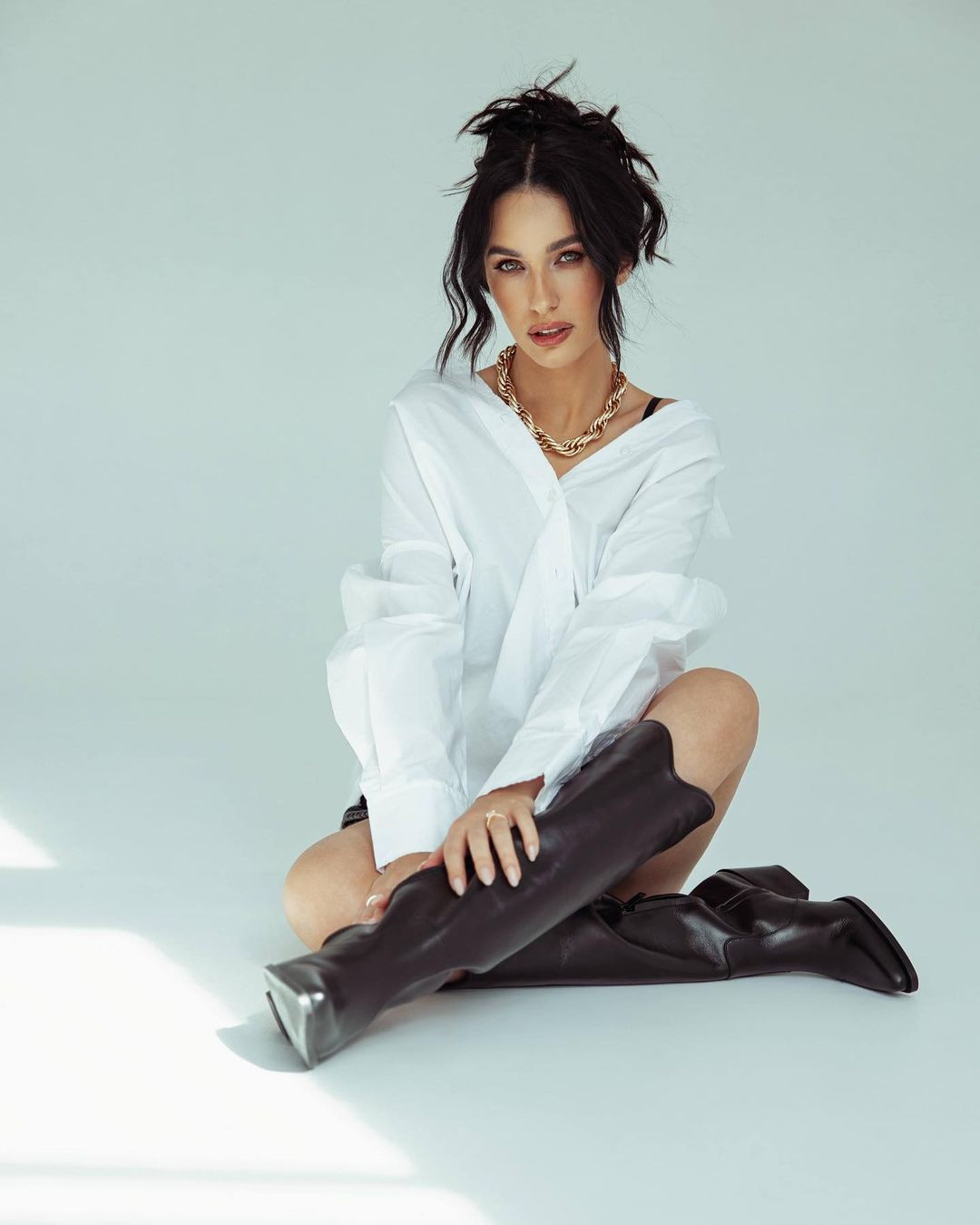 Khán giả cho rằng vẻ đẹp già dặn, chững chạc của cô không phù hợp với cuộc thi Hoa hậu Quốc tế vì sân chơi này đề cao nét đẹp trong sáng, tươi trẻ.