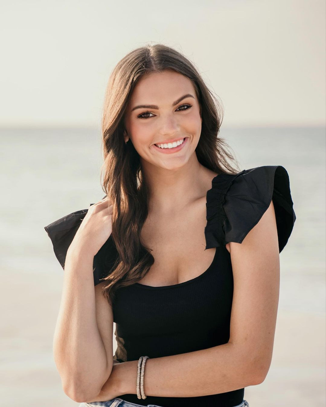 Sự việc đương kim Hoa hậu Mỹ Noelia Voigt và đương kim Hoa hậu tuổi teen Mỹ 2023 UmaSofia Srivastava từ chức cùng lúc khiến ban tổ chức Miss USA bị chỉ trích. Trên sân khấu chung kết Hoa hậu tuổi Teen Mỹ 2024, ban tổ chức không nhắc tới sự cố này mà chỉ bày tỏ hy vọng chấm dứt ba tháng đầy biến động của cuộc thi.