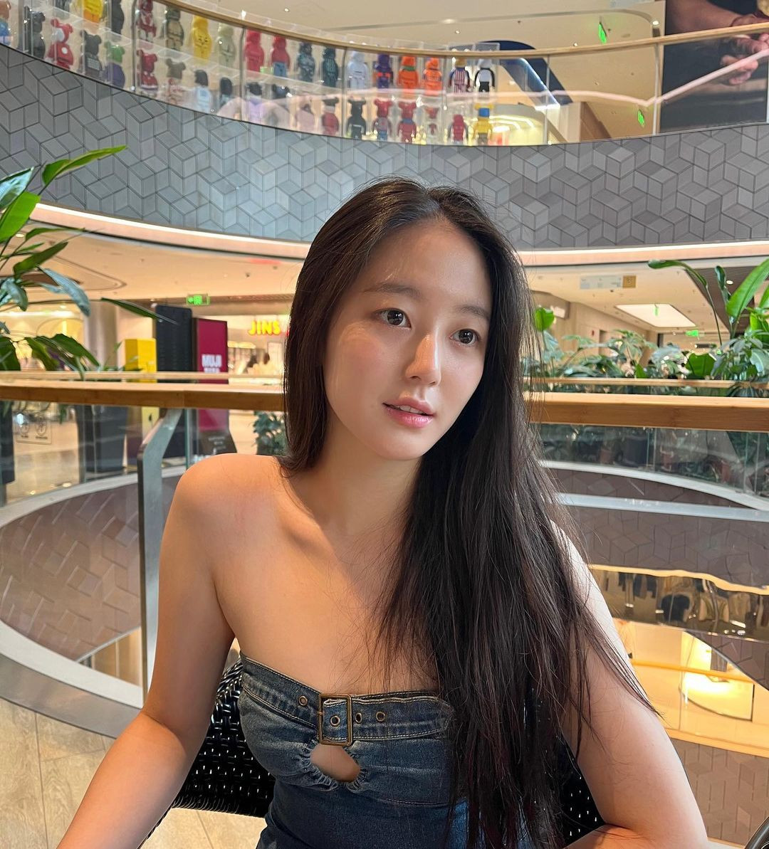 "Các giám khảo cũng phá vỡ định kiến của tôi về các cuộc thi sắc đẹp. Trong suốt cuộc thi, họ luôn nhấn mạnh rằng không có hình ảnh cố định nào về vẻ đẹp. Điều họ nhìn vào là bạn là ai và bạn sẽ phù hợp với danh hiệu Hoa hậu Hàn Quốc như thế nào. Nghe vậy, tôi nhận ra rằng cuộc thi sắc đẹp không tệ như tôi nghĩ. Nó thực sự nói lên sự đa dạng của vẻ đẹp", người đẹp chia sẻ.