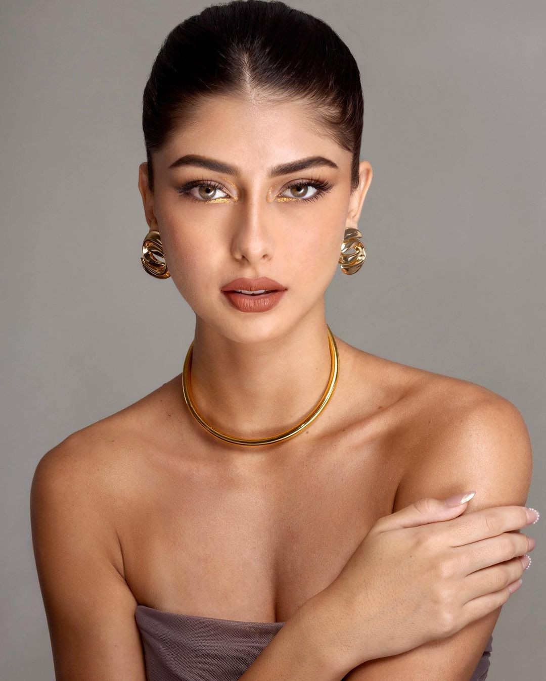 Nhiều khán giả so sánh hình ảnh của Italy Johan Mora với đương kim Hoa hậu Hoàn vũ 2023 Sheynnis Palacios khi cả hai đều để tóc ngắn ngang vai. Sheynnis cũng xuất hiện trong đêm chung kết Hoa hậu Hoàn vũ Panama 2024 và trao vương miện cho Italy Johan Mora.