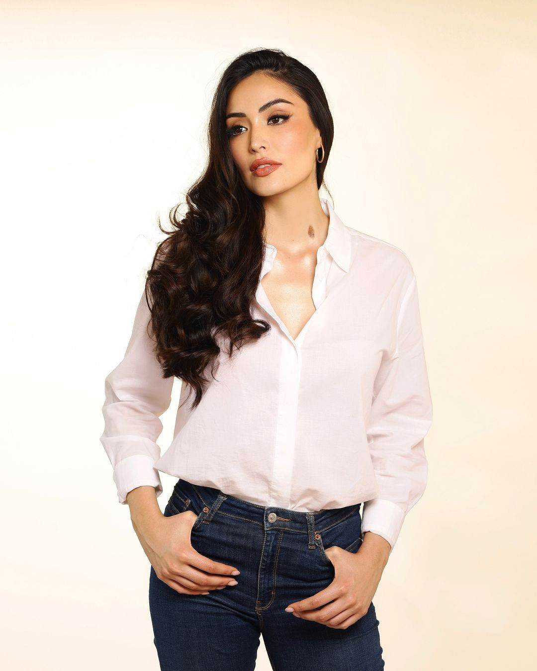 Maryely năm nay 27 tuổi, đến từ Sinaloa, đã đánh bại 30 thí sinh khác để giành được danh hiệu quốc gia. Cô đã tốt nghiệp chuyên ngành nghiên cứu quốc tế.