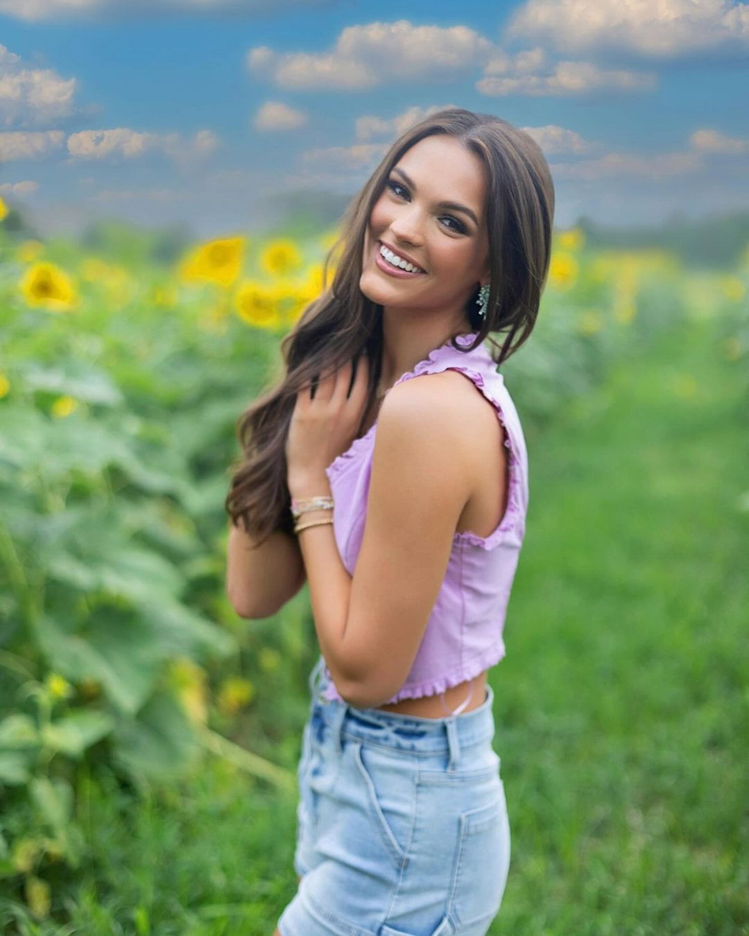 Stephanie Skinner là Miss Teen New York 2023. Tại cuộc thi Hoa hậu tuổi teen Mỹ, cô là bạn thân của UmaSofia. Quyết định từ chối danh hiệu của Stephanie Skinner nhận được sự ủng hộ từ khán giả.