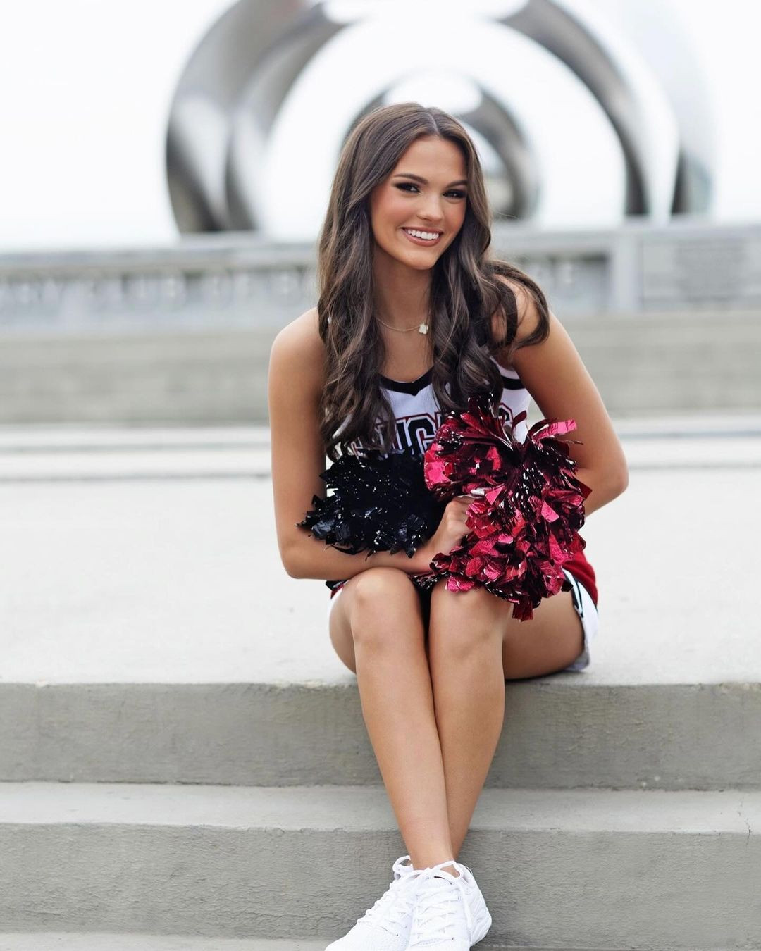 Bán kết Hoa hậu tuổi Teen Mỹ 2024 diễn ra hôm 1/8. Trong đêm thi, thí sinh Olivia Travis - đại diện bang West Virginia gặp sự cố bị ngã vào khoảng trống ở hai bên sân khấu.