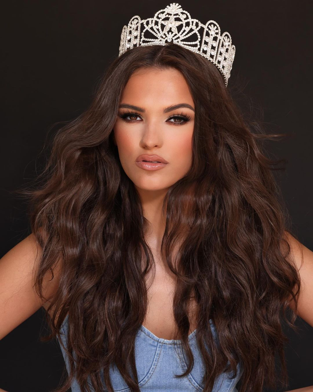 "Là Hoa hậu tuổi Teen Mỹ, tôi muốn thực hiện sứ mệnh của mình đó là giúp những cô gái giống như tôi không bao giờ bị đơn độc", cô nói.