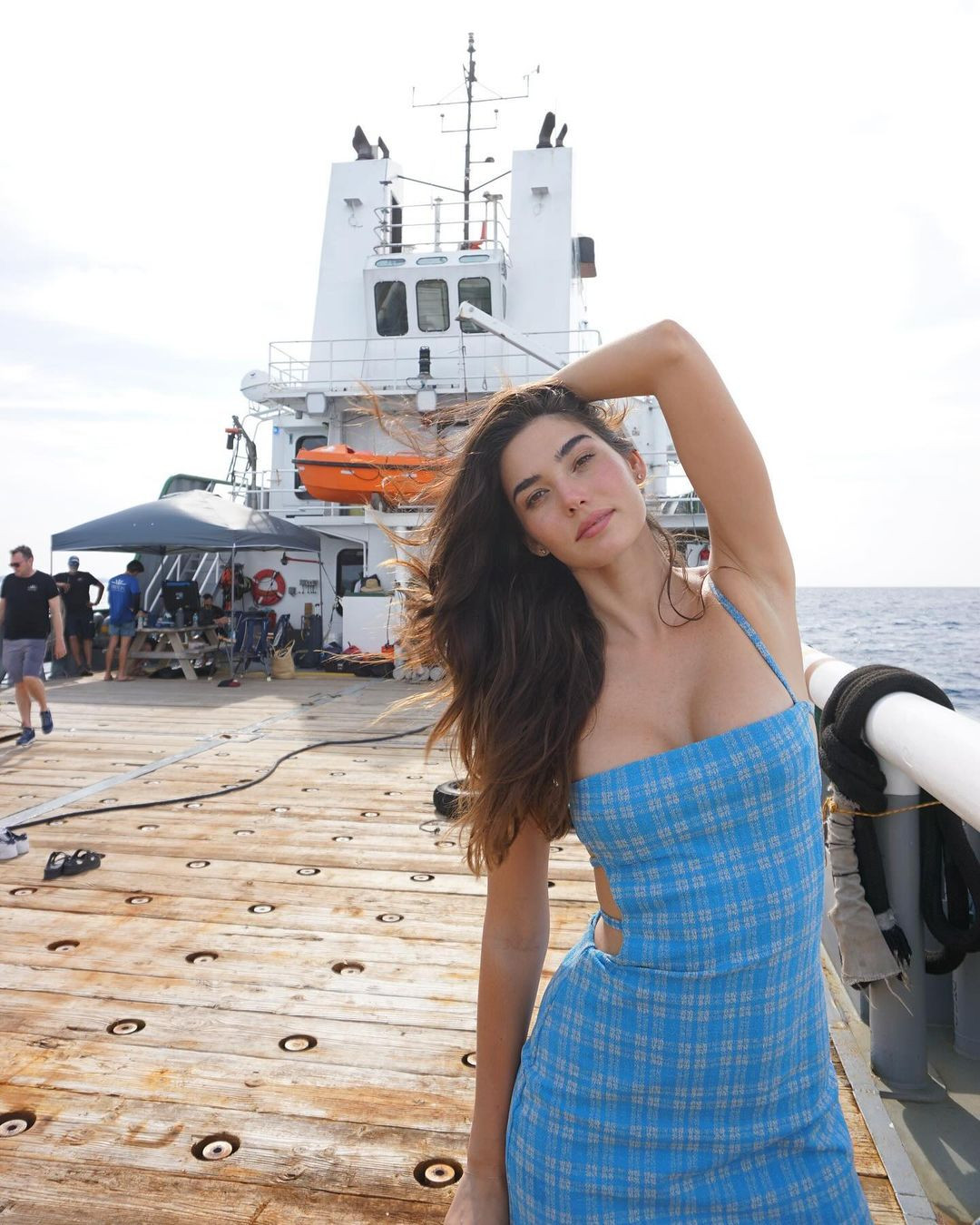 Rachel Vallori được yêu thích trên mạng xã hội với phong cách thời trang sành điệu, quyến rũ.