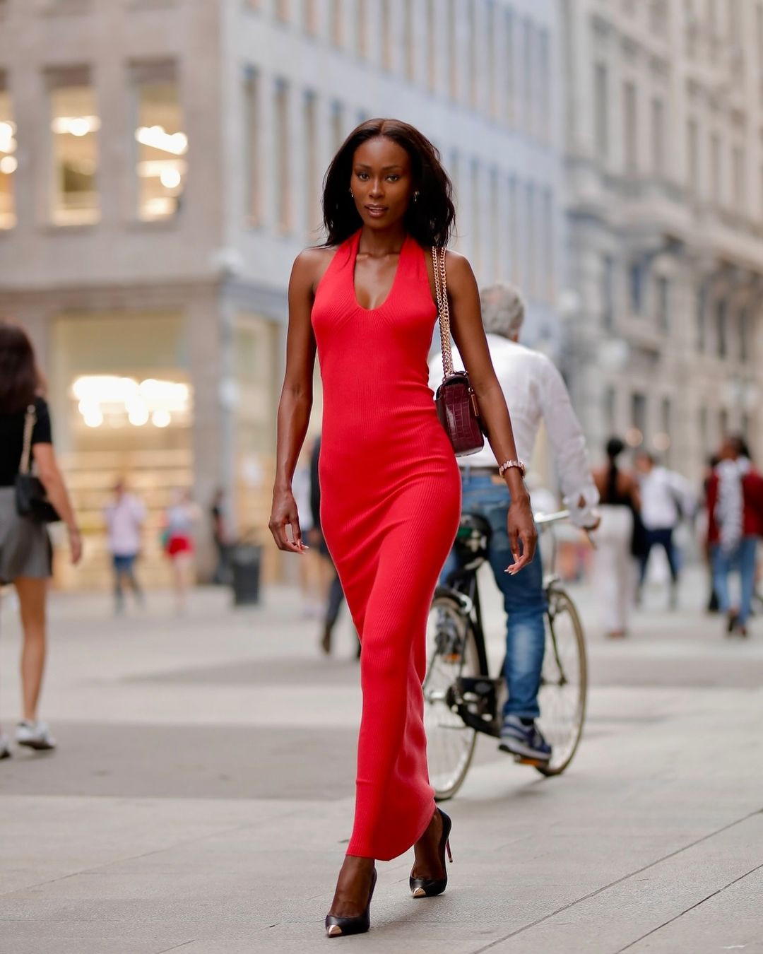 Với vai trò người mẫu, cô từng xuất hiện ở nhiều sàn diễn thời trang như Milan.