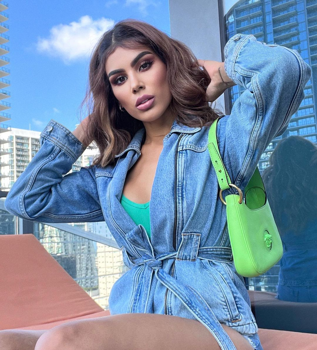 Người đẹp biến hóa với nhiều phong cách thời trang khác nhau, để lại ấn tượng với khán giả.