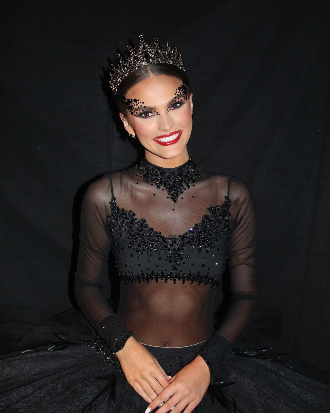 Hồi tháng 5, đương kim Hoa hậu tuổi Teen Mỹ 2023 UmaSofia Srivastava quyết định từ bỏ danh hiệu. UmaSofia Srivastava viết: "Sau nhiều tháng vật lộn với quyết định này, tôi đã đưa ra lựa chọn từ bỏ danh hiệu Hoa hậu tuổi teen Mỹ 2023. Tôi biết ơn tất cả sự hỗ trợ từ gia đình, các chị em và những người hâm mộ đã cổ vũ tôi kể từ khi tôi giành chiến thắng tại bang của mình".