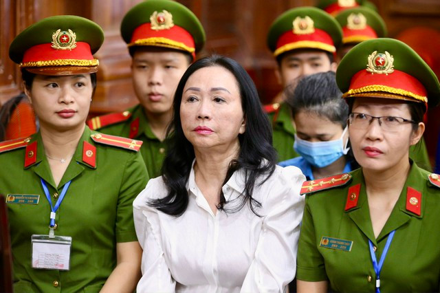 Bị cáo Trương Mỹ Lan - Ảnh: HOÀNG TRIỀU