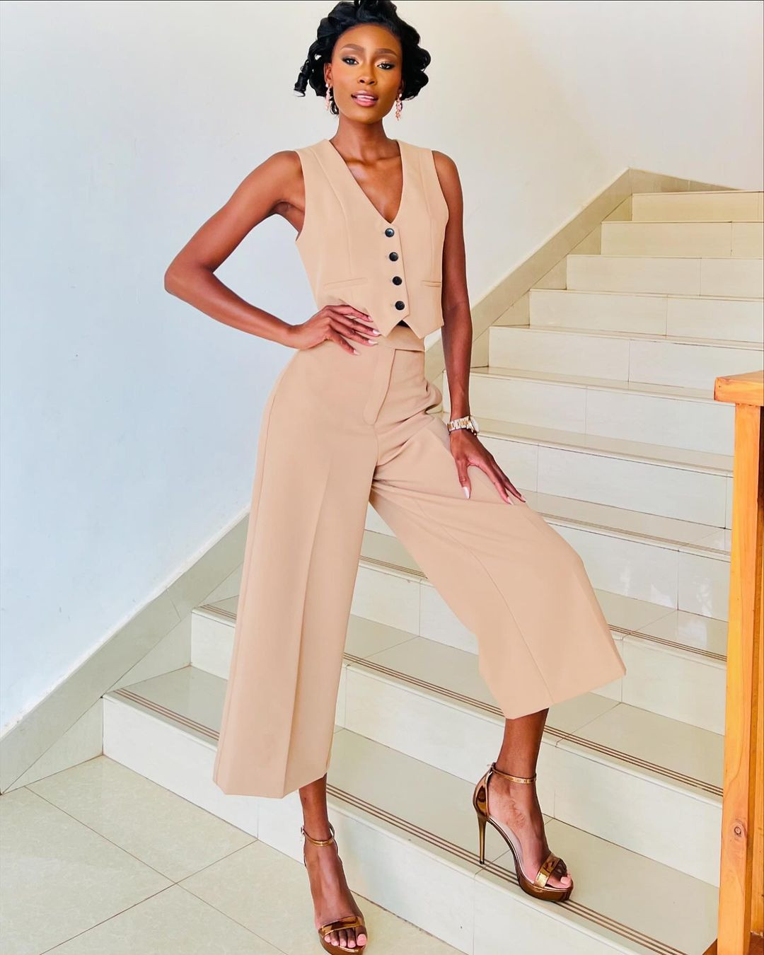 Năm ngoái, đại diện Zimbabwe tại Hoa hậu Hoàn vũ 2023 tổ chức ở El Salvador là người đẹp Brooke Bruk-Jackson nhưng không giành thành tích.