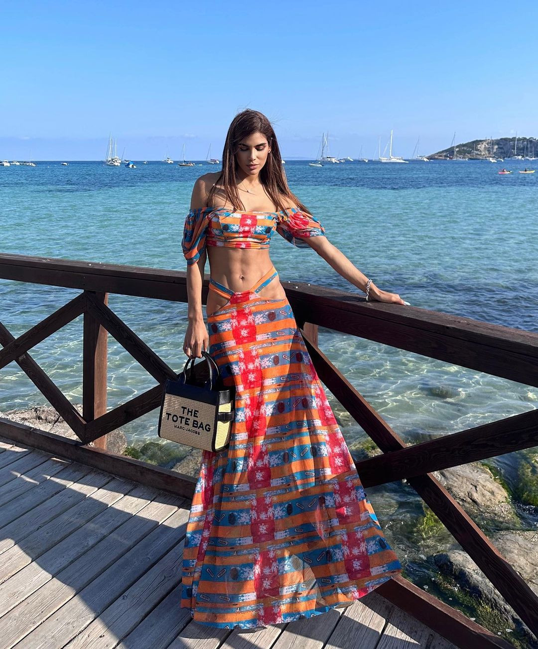 Là người mẫu thời trang, Dennis Cuadrado được đánh giá cao về gu ăn mặc sành điệu.