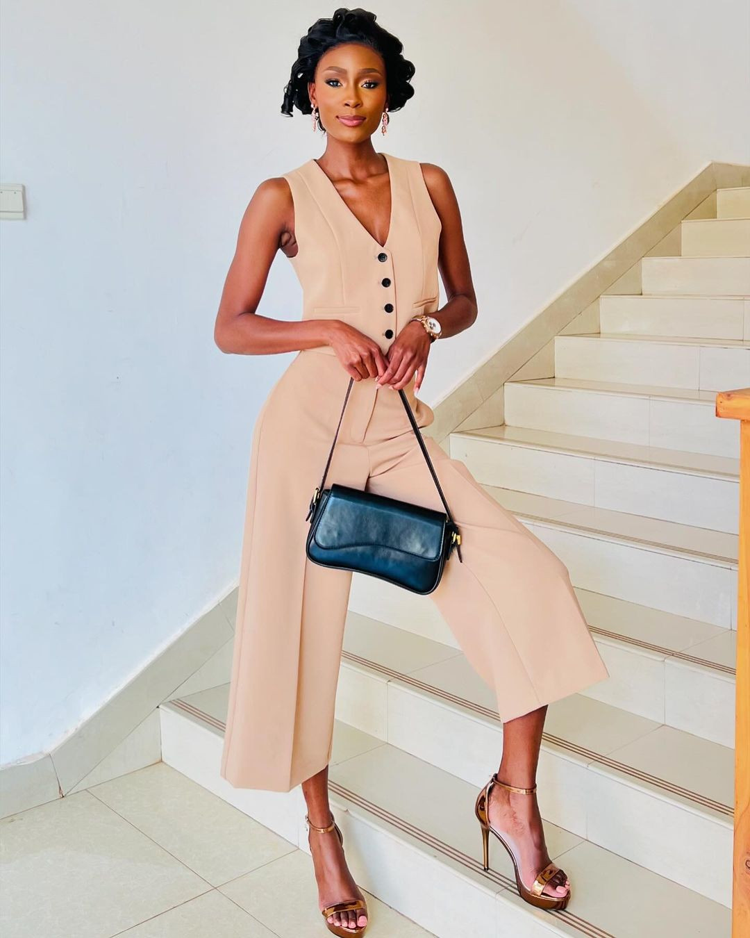 Năm ngoái, đại diện Zimbabwe tại Hoa hậu Hoàn vũ 2023 tổ chức ở El Salvador là người đẹp Brooke Bruk-Jackson nhưng không giành thành tích.