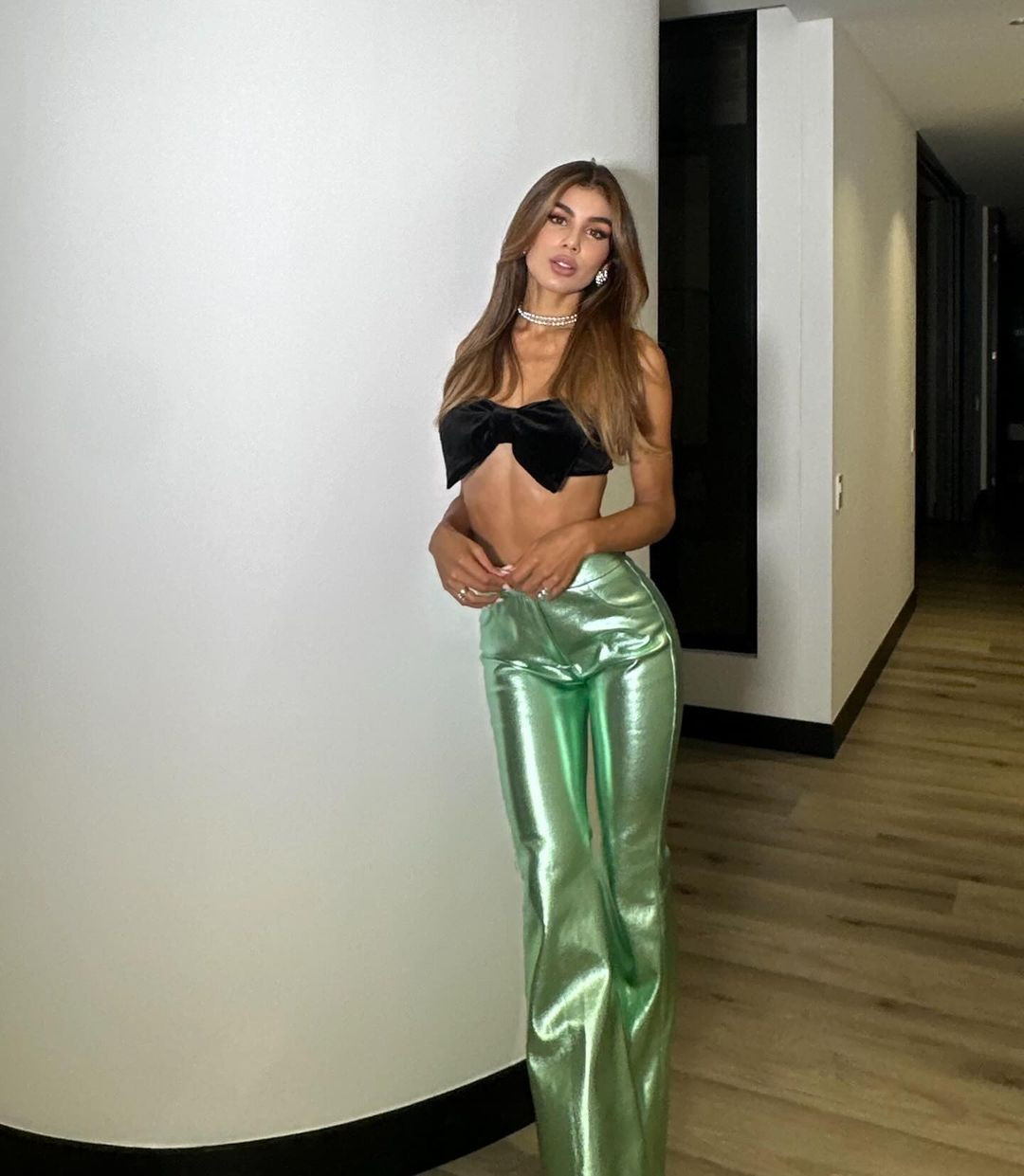 Người đẹp có trang cá nhân với hơn 75.000 người theo dõi. Cô thường xuyên cập nhật hình ảnh tham dự các sự kiện thời trang, giải trí và những chuyến nghỉ dưỡng xa hoa.