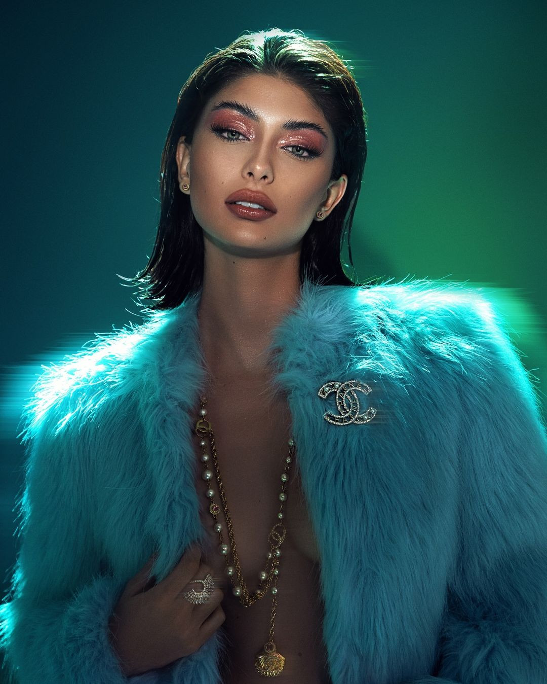 Nhiều người cho rằng với mối quan hệ thân thiết cùng ông trùm hoa hậu Venezuela Osmel Sousa, Italy Johan Mora sẽ là ứng viên gây chú ý tại Hoa hậu Hoàn vũ 2024.