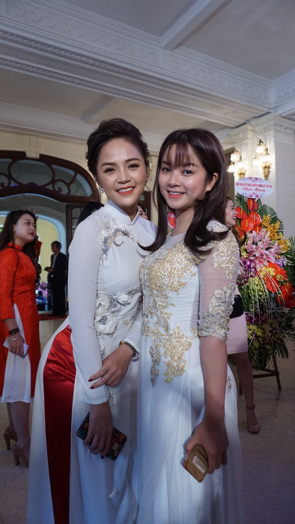 Thu Quỳnh 'Sống chung với mẹ chồng' bất ngờ dịu dàng với áo dài trắng ảnh 3