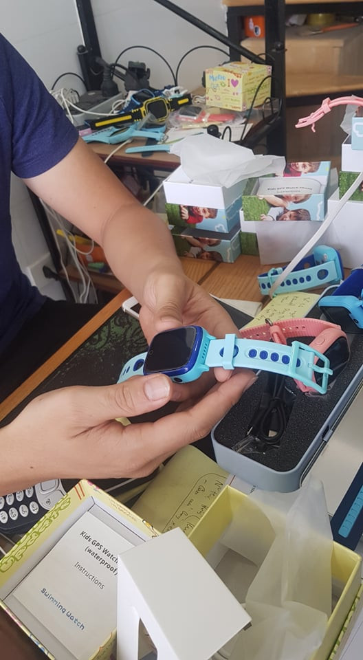 Phụ huynh đổ xô mua đồng hồ định vị sau vụ học sinh trường Gateway bị bỏ quên ảnh 1