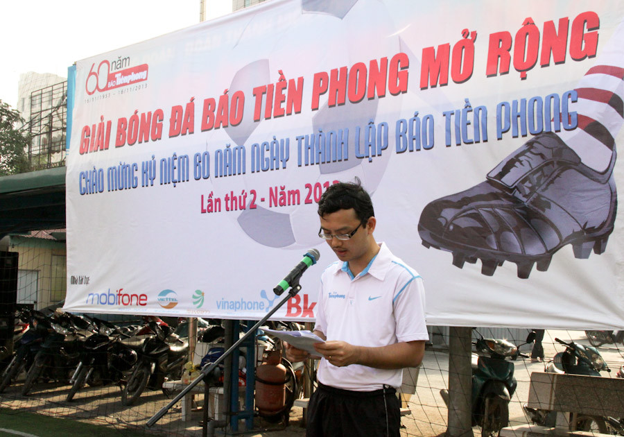 Ông Nguyễn Ngọc Tiến - Bí thư Liên chi đoàn báo Tiền Phong - Trưởng Ban tổ chức giải công bố thể thức giải bóng đá Báo Tiền Phong mở rộng lần 2.